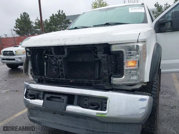 2019 Ford Super Duty F-250 SRW XL with VIN 1FT7W2B63KED13298, listed as a IAAI auction lot 41802818 with 134,741 mi miles. Bid and sale history available at carsss.com. Image 18.