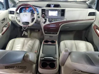 2011 Toyota Sienna XLE z VIN 5TDDK3DC4BS006272, wystawiony jako Copart lot #65144215 z przebiegiem 270 006 mil mil oraz Czysty tytuł • Clean title. Historia ofert i sprzedaży dostępna na DreamBid. Obrazek 8.