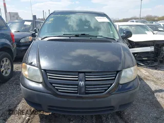 2005 Dodge Caravan SE with VIN 1D4GP25BX5B319579, listed as a IAAI auction lot 42005154 with 191,967 mi miles. Bid and sale history available at carsss.com. Image 6.