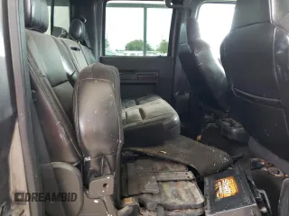 2009 Ford F-250 XL z VIN 1FTSW21RX9EB01871, wystawiony jako Copart lot #65187565 z przebiegiem 264 331 mil mil oraz Czysty tytuł • Clean title. Historia ofert i sprzedaży dostępna na DreamBid. Obrazek 10.