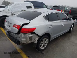 2013 Acura ILX with VIN 19VDE1F3XDE021230, listed as a IAAI auction lot 41586378 with 207,274 mi miles. Bid and sale history available at carsss.com. Image 4.