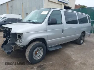 2008 Ford Econoline Passenger XL z VIN 1FBSS31L18DB21867, wystawiony jako IAAI lot #42199706 z przebiegiem Nie podano mil oraz . Historia ofert i sprzedaży dostępna na DreamBid. Obrazek 2.
