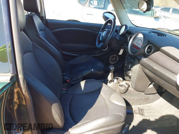 2013 MINI Hardtop S z VIN WMWSV3C56DT478234, wystawiony jako IAAI lot #41595692 z przebiegiem 255 453 mil mil oraz . Historia ofert i sprzedaży dostępna na DreamBid. Obrazek 5.