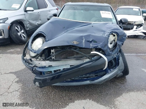 2016 MINI Cooper Clubman with VIN WMWLN5C54G2E30843, listed as a IAAI auction lot 41371368 with 1 mi miles. Bid and sale history available at carsss.com. Image 6.