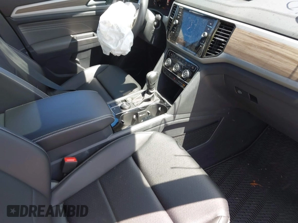2023 Volkswagen Atlas SEL z VIN 1V2BR2CA2PC510744, wystawiony jako IAAI lot #42292142 z przebiegiem 20 612 mil mil oraz . Historia ofert i sprzedaży dostępna na DreamBid. Obrazek 5.