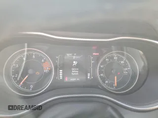 2020 Jeep Cherokee Latitude z VIN 1C4PJLCB6LD525488, wystawiony jako Copart lot #51165335 z przebiegiem 63 241 mil mil oraz Szkoda całkowita • Salvage title. Historia ofert i sprzedaży dostępna na DreamBid. Obrazek 9.