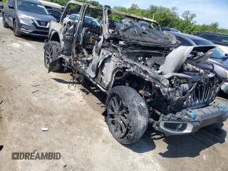 2022 Jeep Wrangler Unlimited Sahara with VIN 1C4JJXP65NW280930, listed as a Copart auction lot 61955025 with Not provided miles and Non repairable. Bid and sale history available at DreamBid. Image 4.