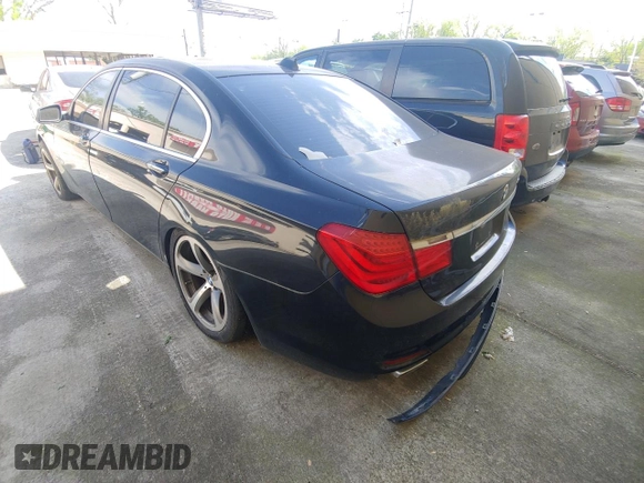 2012 BMW 7 Series 750Li xDrive z VIN WBAKC8C58CC435970, wystawiony jako Copart lot #53962815 z przebiegiem 129 273 mil mil oraz Czysty tytuł • Clean title. Historia ofert i sprzedaży dostępna na DreamBid. Obrazek 3.