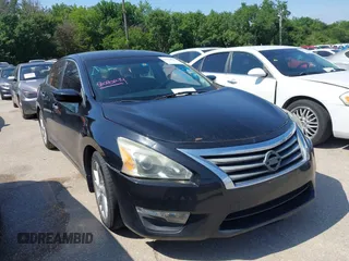 2015 Nissan Altima S z VIN 1N4AL3AP8FN304610, wystawiony jako IAAI lot #42378553 z przebiegiem 186 245 mil mil oraz . Historia ofert i sprzedaży dostępna na DreamBid. Obrazek 1.