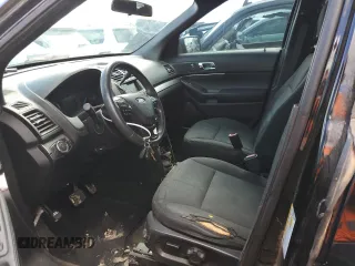 2017 Ford Police Interceptor Utility z VIN 1FM5K8AT9HGC34661, wystawiony jako Copart lot #55511315 z przebiegiem 68 705 mil mil oraz Czysty tytuł • Clean title. Historia ofert i sprzedaży dostępna na DreamBid. Obrazek 7.