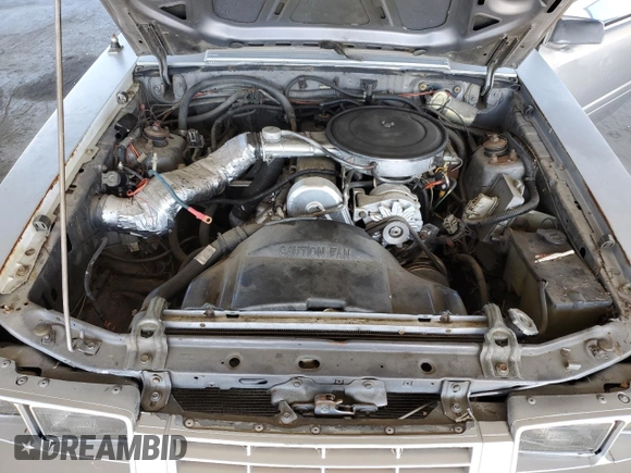 1983 Ford Mustang z VIN 1FABP26A1DF176922, wystawiony jako Copart lot #46378435 z przebiegiem 63 106 mil mil oraz Czysty tytuł • Clean title. Historia ofert i sprzedaży dostępna na DreamBid. Obrazek 11.