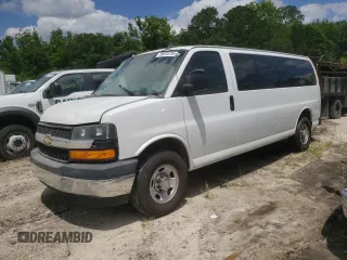 2020 Chevrolet Express Passenger LT z VIN 1GAZGPFG7L1125732, wystawiony jako Copart lot #56536785 z przebiegiem 89 436 mil mil oraz Szkody całkowita. Historia ofert i sprzedaży dostępna na DreamBid. Obrazek 1.