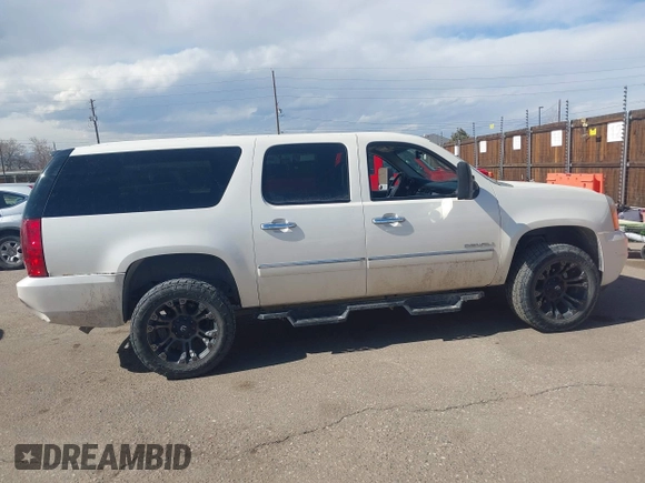 2011 GMC Yukon XL Denali with VIN 1GKS2MEF0BR182132, listed as a IAAI auction lot 41690259 with 204,365 mi miles. Bid and sale history available at carsss.com. Image 13.