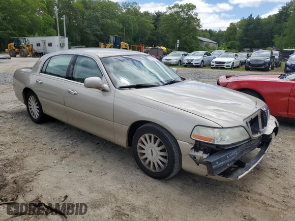 2005 Lincoln Town Car Signature z VIN 1LNHM81W35Y626266, wystawiony jako Copart lot #57461675 z przebiegiem 315 827 mil mil oraz Czysty tytuł • Clean title. Historia ofert i sprzedaży dostępna na DreamBid. Obrazek 4.