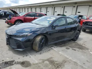 2025 Toyota Camry LE z VIN 4T1DAACK9SU099569, wystawiony jako Copart lot #57783315 z przebiegiem 5 441 mil mil oraz Nie do naprawy • Non repairable. Historia ofert i sprzedaży dostępna na DreamBid. Obrazek 1.