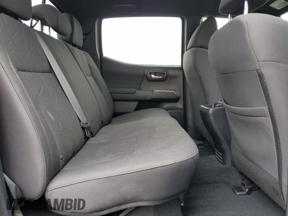 2018 Toyota Tacoma SR5 z VIN 3TMAZ5CN1JM073441, wystawiony jako Copart lot #59153555 z przebiegiem 31 383 mil mil oraz Szkoda całkowita • Salvage title. Historia ofert i sprzedaży dostępna na DreamBid. Obrazek 10.