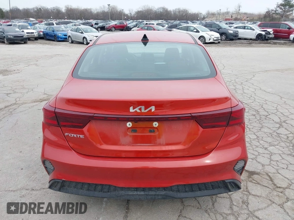 2022 Kia Forte LXS z VIN 3KPF24AD2NE468128, wystawiony jako IAAI lot #41939344 z przebiegiem 13 305 mil mil oraz . Historia ofert i sprzedaży dostępna na DreamBid. Obrazek 17.
