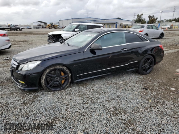 2013 Mercedes-Benz E 550 z VIN WDDKJ7DB8DF202295, wystawiony jako Copart lot #47664525 z przebiegiem 150 329 mil mil oraz Szkoda całkowita • Salvage title. Historia ofert i sprzedaży dostępna na DreamBid. Obrazek 1.