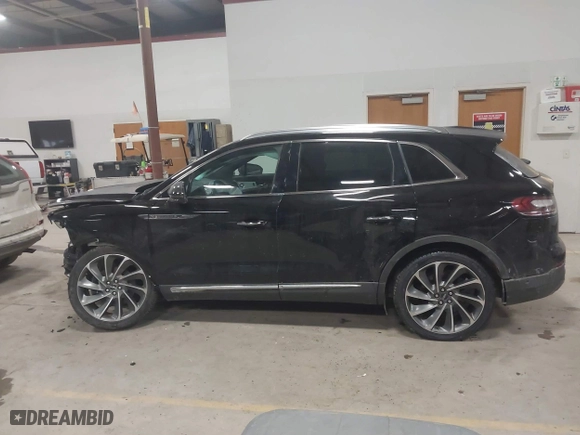 2020 Lincoln Nautilus Reserve with VIN 2LMPJ8KP3LBL20307, listed as a IAAI auction lot 41556529 with 63,361 mi miles. Bid and sale history available at carsss.com. Image 15.