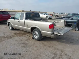 2000 GMC Sonoma SLS with VIN 1GTCS19W2Y8240247, listed as a IAAI auction lot 41532854 with 196,067 mi miles and . Bid and sale history available at DreamBid. Image 3.