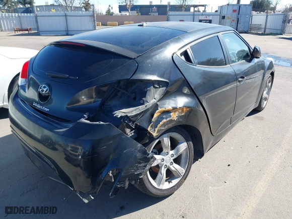 2015 Hyundai Veloster RE:FLEX with VIN KMHTC6AD7FU224291, listed as a IAAI auction lot 41517267 with 151,554 mi miles. Bid and sale history available at carsss.com. Image 4.