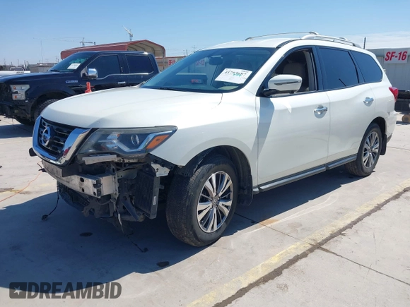 2017 Nissan Pathfinder SV z VIN 5N1DR2MM6HC687085, wystawiony jako IAAI lot #41793687 z przebiegiem 138 842 mil mil oraz . Historia ofert i sprzedaży dostępna na DreamBid. Obrazek 2.