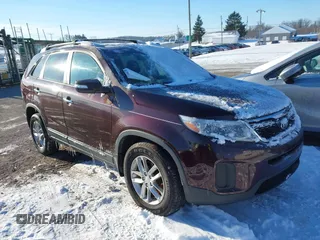2014 Kia Sorento LX with VIN 5XYKTDA70EG549475, listed as a IAAI auction lot 41402862 with 147,087 mi miles. Bid and sale history available at carsss.com. Image 1.
