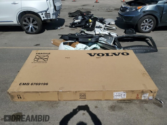 2024 Volvo XC90 Plus with VIN YV4H60LE0R1176317, listed as a Copart auction lot 68384344 with 5,788 mi miles and Salvage Title. Bid and sale history available at DreamBid. Image 13.