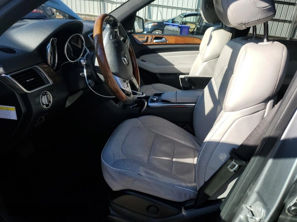 2012 Mercedes-Benz M 550 with VIN 4JGDA7DBXCA044892, listed as a Copart auction lot 43368635 with 214,619 mi miles and Salvage title. Bid and sale history available at DreamBid. Image 7.
