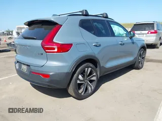 2023 Volvo XC40 Ultimate Dark Theme z VIN YV4L12UX9P2060819, wystawiony jako IAAI lot #42101069 z przebiegiem 24 171 mil mil oraz . Historia ofert i sprzedaży dostępna na DreamBid. Obrazek 4.