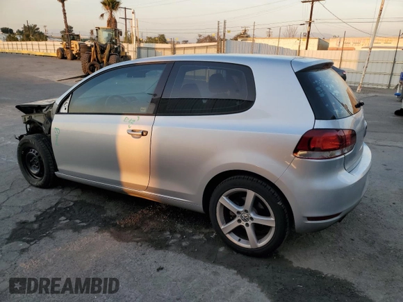 2013 Volkswagen Golf w/Conv & Sunroof с VIN WVWBB7AJ8DW030918, выставлен на аукционе Copart как лот 83351604 с пробегом 147 554 миль миль и Списание • Salvage title. История ставок и продаж доступна на DreamBid. Изображение 2.