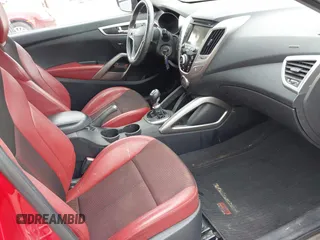 2013 Hyundai Veloster w/Gray Int z VIN KMHTC6AD8DU146035, wystawiony jako IAAI lot #41892703 z przebiegiem 241 169 mil mil oraz . Historia ofert i sprzedaży dostępna na DreamBid. Obrazek 5.