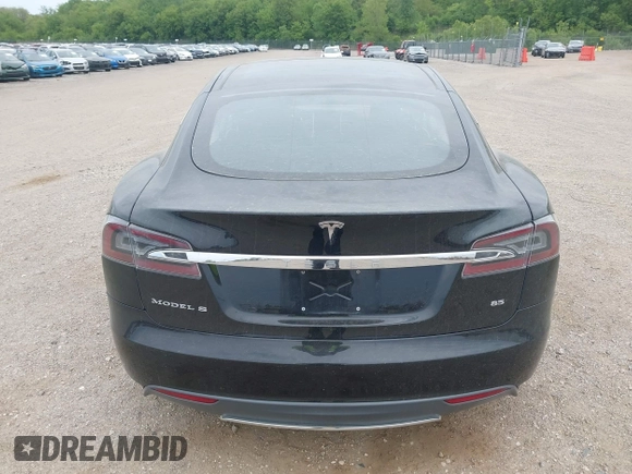 2013 Tesla Model S с VIN 5YJSA1CN1DFP08848, выставлен на аукционе IAAI как лот 42300243 с пробегом Не указан миль и . История ставок и продаж доступна на DreamBid. Изображение 15.