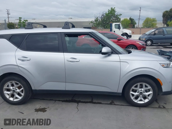 2020 Kia Soul LX with VIN KNDJ23AU7L7005578, listed as a IAAI auction lot 42074848 with 162,185 mi miles. Bid and sale history available at carsss.com. Image 14.