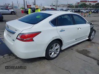 2014 Nissan Altima 2.5 S with VIN 1N4AL3AP7EC274865, listed as a IAAI auction lot 41916052 with 113,687 mi miles. Bid and sale history available at carsss.com. Image 4.