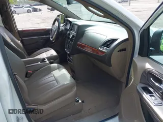 2016 Chrysler Town & Country Touring with VIN 2C4RC1BG8GR293872, listed as a IAAI auction lot 41948314 with 194,780 mi miles. Bid and sale history available at carsss.com. Image 5.