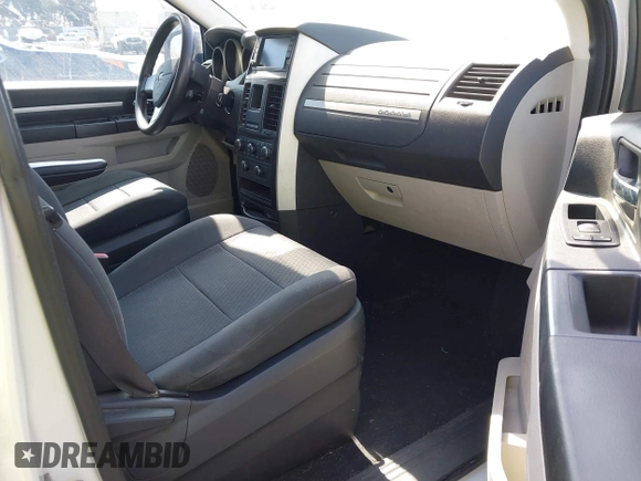 2010 Dodge Grand Caravan SE z VIN 2D4RN4DE5AR237793, wystawiony jako IAAI lot #42837195 z przebiegiem 267 873 mil mil oraz . Historia ofert i sprzedaży dostępna na DreamBid. Obrazek 5.