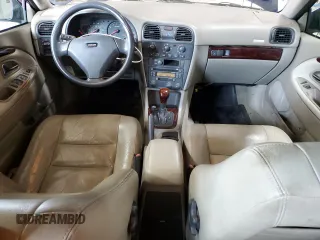 2003 Volvo V40 z VIN YV1VW27533F988646, wystawiony jako Copart lot #76371774 z przebiegiem 154 126 mil mil oraz Tytuł czysty. Historia ofert i sprzedaży dostępna na DreamBid. Obrazek 8.