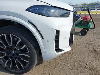 2024 BMW X5 xDrive40i z VIN 5UX23EU00R9S22536, wystawiony jako IAAI lot #42093624 z przebiegiem 48 802 mil mil oraz . Historia ofert i sprzedaży dostępna na DreamBid. Obrazek 6.