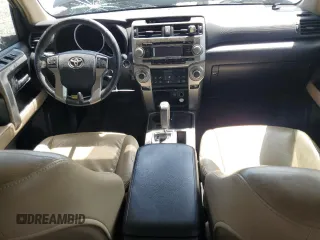 2010 Toyota 4Runner SR5 z VIN JTEZU5JR8A5000530, wystawiony jako Copart lot #55772475 z przebiegiem Nie podano mil oraz Szkoda całkowita • Salvage title. Historia ofert i sprzedaży dostępna na DreamBid. Obrazek 8.