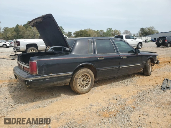 1997 Lincoln Town Car Executive z VIN 1LNLM81W6VY675388, wystawiony jako Copart lot #50345165 z przebiegiem 164 206 mil mil oraz Szkoda całkowita • Salvage title. Historia ofert i sprzedaży dostępna na DreamBid. Obrazek 3.