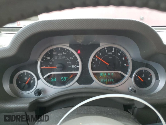 2007 Jeep Wrangler Unlimited Sahara z VIN 1J4GA59127L113178, wystawiony jako Copart lot #47443535 z przebiegiem 250 355 mil mil oraz Szkoda całkowita • Salvage title. Historia ofert i sprzedaży dostępna na DreamBid. Obrazek 9.