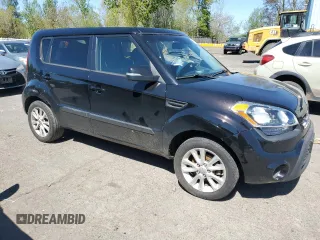 2013 Kia Soul + z VIN KNDJT2A66D7488670, wystawiony jako Copart lot #53429165 z przebiegiem 102 617 mil mil oraz Szkoda całkowita • Salvage title. Historia ofert i sprzedaży dostępna na DreamBid. Obrazek 4.