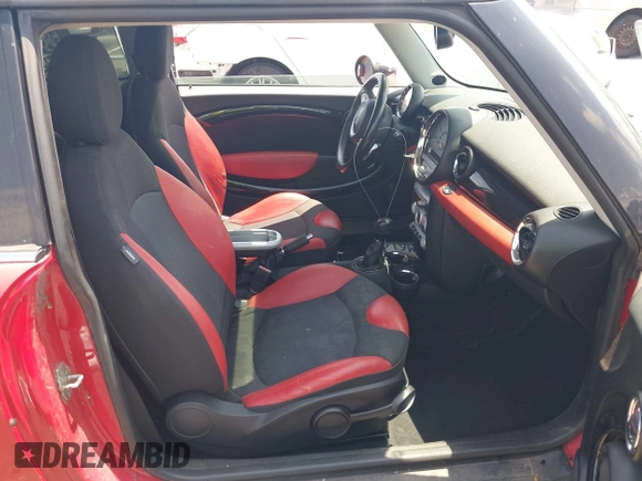 2008 MINI Hardtop с VIN WMWMF33538TT65157, выставлен на аукционе IAAI как лот 42587798 с пробегом 128 795 миль миль и . История ставок и продаж доступна на DreamBid. Изображение 5.