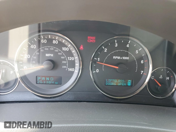 2005 Jeep Grand Cherokee Limited z VIN 1J8HR58245C680060, wystawiony jako Copart lot #59271075 z przebiegiem 263 384 mil mil oraz Czysty tytuł • Clean title. Historia ofert i sprzedaży dostępna na DreamBid. Obrazek 9.
