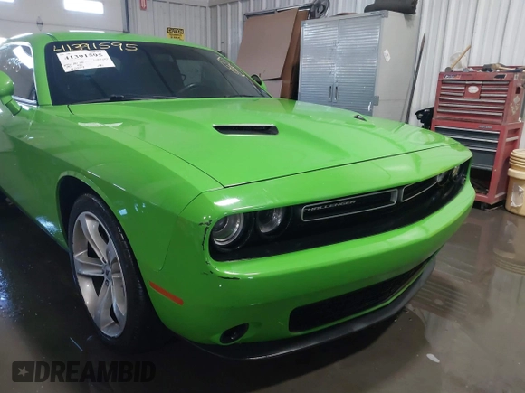 2017 Dodge Challenger SXT z VIN 2C3CDZAG2HH574239, wystawiony jako IAAI lot #41391595 z przebiegiem 92 377 mil mil oraz . Historia ofert i sprzedaży dostępna na DreamBid. Obrazek 6.