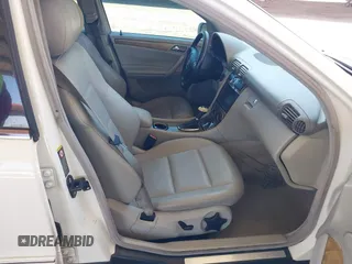 2007 Mercedes-Benz C 230 Sport z VIN WDBRF52HX7F903574, wystawiony jako IAAI lot #42350529 z przebiegiem 230 516 mil mil oraz . Historia ofert i sprzedaży dostępna na DreamBid. Obrazek 5.