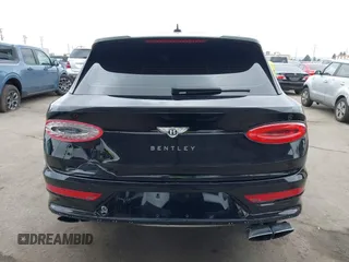 2022 Bentley Bentayga V8 z VIN SJAAM2ZV1NC013849, wystawiony jako IAAI lot #42176939 z przebiegiem 15 292 mil mil oraz . Historia ofert i sprzedaży dostępna na DreamBid. Obrazek 17.