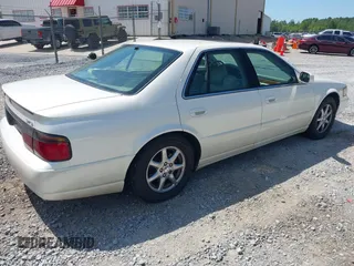 2000 Cadillac Seville Touring STS z VIN 1G6KY5495YU145937, wystawiony jako IAAI lot #42330143 z przebiegiem 217 894 mil mil oraz . Historia ofert i sprzedaży dostępna na DreamBid. Obrazek 4.