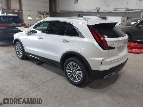 2024 Cadillac XT4 AWD Premium Luxury z VIN 1GYFZDR47RF206465, wystawiony jako IAAI lot #42562562 z przebiegiem 5 951 mil mil oraz . Historia ofert i sprzedaży dostępna na DreamBid. Obrazek 3.